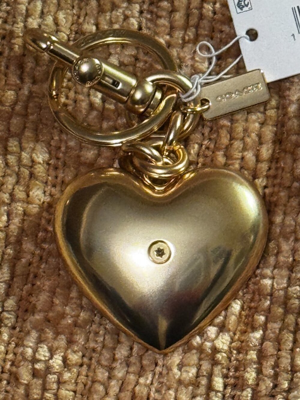 COACH Heart Bag Charm (CAX71) - Picture 10 of 11